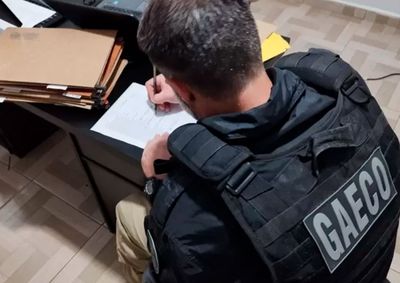 A&ccedil;&atilde;o do MPPR prendeu temporariamente o propriet&aacute;rio da cl&iacute;nica e encontrou outra pessoa em flagrante por posse ilegal de armas e muni&ccedil;&otilde;es