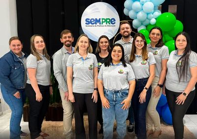 Evento promovido pelo NRE de Toledo re&uacute;ne profissionais da educa&ccedil;&atilde;o em Santa Helena para forma&ccedil;&atilde;o e troca de experi&ecirc;ncias sobre alfabetiza&ccedil;&atilde;o