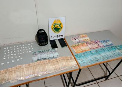 Homem e mulher foram encaminhados &agrave; delegacia ap&oacute;s abordagem na Vila Boa Esperan&ccedil;a. A&ccedil;&atilde;o ocorreu ap&oacute;s den&uacute;ncias sobre poss&iacute;vel venda de drogas