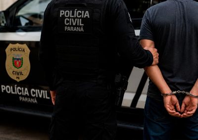 Homem foi preso preventivamente por descumprir medidas protetivas e teve um rev&oacute;lver calibre .32 localizado durante busca na resid&ecirc;ncia