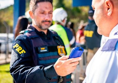 Opera&ccedil;&atilde;o come&ccedil;ou nesta sexta-feira (4) e segue at&eacute; segunda (7), com foco na preven&ccedil;&atilde;o de acidentes, infra&ccedil;&otilde;es e dire&ccedil;&atilde;o sob efeito de &aacute;lcool