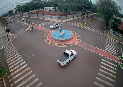 Temperaturas ficam entre 16&deg;C e 21&deg;C, com umidade elevada, ventos fracos e possibilidade de chuva ao longo desta segunda-feira (14)