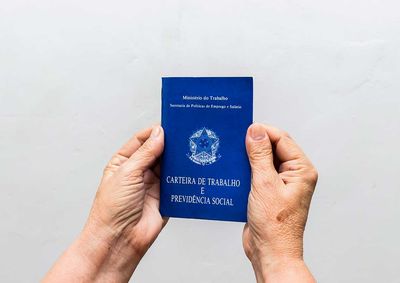 &Eacute; necess&aacute;rio que os interessados compare&ccedil;am presencialmente na ag&ecirc;ncia tendo em m&atilde;os os documentos pessoais da Carteira de Trabalho, RG e CPF
