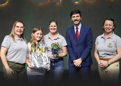 Estudante do 5&ordm; ano da Escola Municipal Marechal Deodoro foi reconhecida por reda&ccedil;&atilde;o de destaque na 5&ordf; edi&ccedil;&atilde;o do projeto
