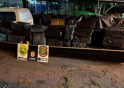 Equipes do BPFRON e da Pol&iacute;cia Federal acompanharam embarca&ccedil;&atilde;o durante travessia do Paraguai para o Brasil