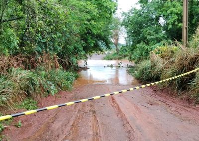 A interdi&ccedil;&atilde;o vale at&eacute; que o n&iacute;vel da &aacute;gua baixe e a equipe avalie a seguran&ccedil;a da ponte