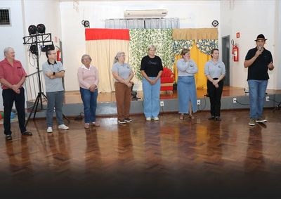Programa&ccedil;&atilde;o promovida pela Secretaria de Assist&ecirc;ncia Social contou com teatro, bingo, premia&ccedil;&otilde;es e lanche