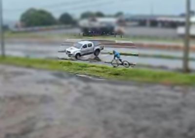 Os quatro ocupantes da caminhonete sofreram ferimentos leves e foram encaminhados para atendimento m&eacute;dico