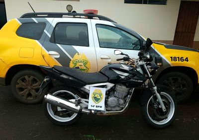 Motocicleta tinha placa paraguaia artesanal e chassi com sinais de adultera&ccedil;&atilde;o; suspeito foi encaminhado &agrave; Delegacia de Medianeira