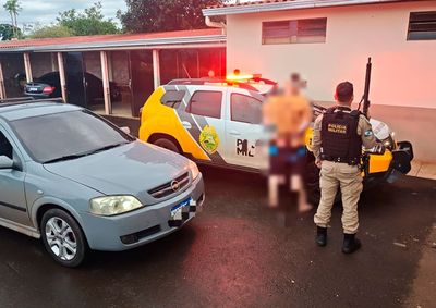Homem de 34 anos foi abordado durante patrulhamento na &aacute;rea rural e tinha mandado de pris&atilde;o v&aacute;lido at&eacute; 2040