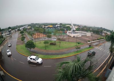 Dia ser&aacute; de c&eacute;u predominantemente nublado, com chuva em diferentes momentos e umidade relativa do ar de at&eacute; 95%