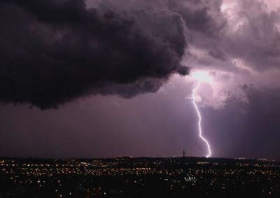 Munic&iacute;pio aparece entre as cidades do Oeste com maior n&uacute;mero de descargas el&eacute;tricas entre domingo (11) e a manh&atilde; de segunda-feira (12)