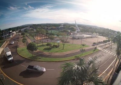 Simepar prev&ecirc; m&iacute;nima de 15&deg;C e ventos com rajadas de at&eacute; 35 km/h; temperaturas devem subir gradualmente durante a tarde