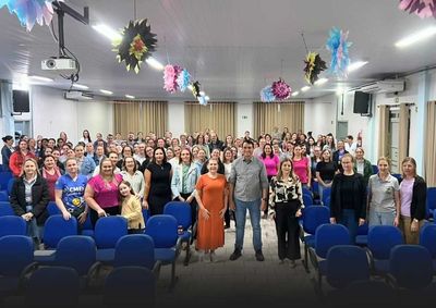 Profissionais da educa&ccedil;&atilde;o discutem prioridades e estrat&eacute;gias para fortalecer o ensino no munic&iacute;pio at&eacute; 2036