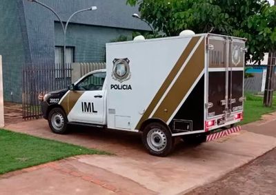 Homem de 49 anos retirava placas solares quando uma telha do galp&atilde;o teria cedido, segundo testemunhas