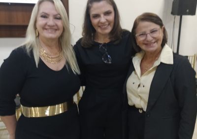 A pol&iacute;tica paranaense viveu um momento hist&oacute;rico com a posse da Associa&ccedil;&atilde;o de Vereadoras do Paran&aacute;, a primeira associa&ccedil;&atilde;o do g&ecirc;nero no Brasil
