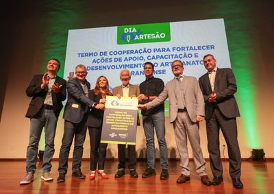 Acordo assinado no Dia Nacional do Artes&atilde;o amplia apoio, qualifica&ccedil;&atilde;o e acesso a mercados para mais de 74 mil profissionais do setor no Estado