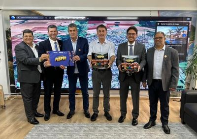 Durante reuni&otilde;es com lideran&ccedil;as estaduais, prefeito buscou apoio para demandas do munic&iacute;pio e convidou secret&aacute;rio de Turismo para o festival.