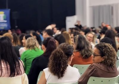 Programa&ccedil;&atilde;o re&uacute;ne educadores para atividades e troca de experi&ecirc;ncias ao longo do dia