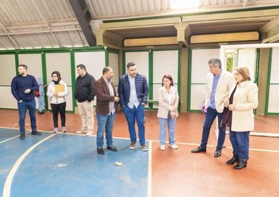 Comitiva percorreu unidades de ensino, ouviu diretores e discutiu melhorias estruturais para fortalecer a qualidade da educa&ccedil;&atilde;o do munic&iacute;pio.