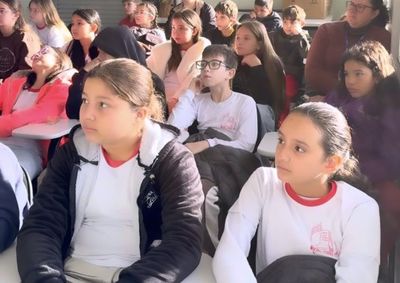 Atividade promove conscientiza&ccedil;&atilde;o ambiental e aproxima estudantes das pr&aacute;ticas de reciclagem e gest&atilde;o de res&iacute;duos realizadas no munic&iacute;pio.
