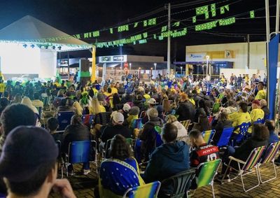 Comunidade volta a se reunir para assistir &agrave; Copa em tel&atilde;o nesta sexta-feira. 
