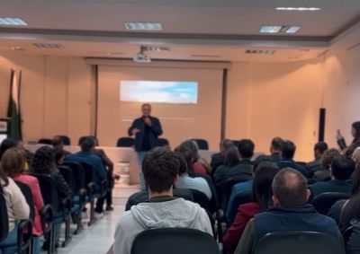 Servidores municipais recebem baldinho e passam a integrar cadeia de sustentabilidade.