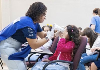 Alunos das redes municipal e estadual passam por avalia&ccedil;&atilde;o m&eacute;dica para identificar altera&ccedil;&otilde;es na vis&atilde;o e verificar a necessidade de corre&ccedil;&atilde;o.