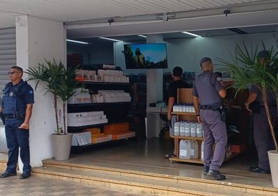 A&ccedil;&atilde;o conjunta entre Pol&iacute;cia Militar, Guarda Municipal e Fiscaliza&ccedil;&atilde;o vistoriou seis com&eacute;rcios no Centro; tr&ecirc;s estabelecimentos foram notificados por irregu