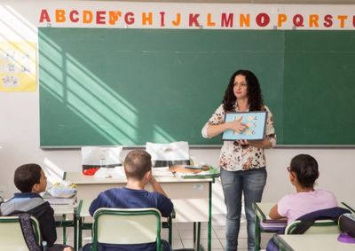 Oportunidades tempor&aacute;rias s&atilde;o para os ensinos Fundamental, M&eacute;dio e T&eacute;cnico da rede estadual; aprovados come&ccedil;am a lecionar no ano letivo de 2027