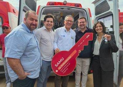 Entrega foi realizada pelo ministro da Sa&uacute;de, Alexandre Padilha, nesta quarta-feira (10); ve&iacute;culo de suporte avan&ccedil;ado refor&ccedil;ar&aacute; os atendimentos de urg&ecirc;ncia