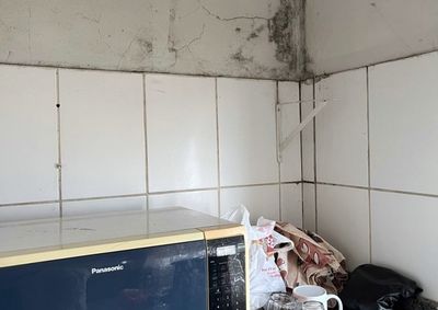 Fiscaliza&ccedil;&atilde;o flagra banheiros sem pia, mofo e falta de acessibilidade em pr&eacute;dio que atende 80 pessoas por dia; relat&oacute;rio ser&aacute; enviado ao MP