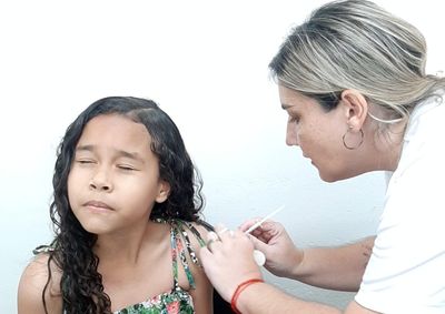 Com cobertura vacinal da segunda dose em apenas 28,41%, Sa&uacute;de convoca pais de jovens entre 10 e 14 anos para completarem a imuniza&ccedil;&atilde;o nas UBSs e USFs