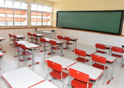 Inscri&ccedil;&otilde;es v&atilde;o at&eacute; 3 de julho no site da Prefeitura; vagas s&atilde;o tempor&aacute;rias e visam suprir rede municipal enquanto novo concurso p&uacute;blico &eacute; preparado