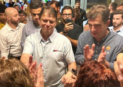 Governador comandou a 'Caravana 3D' ao lado de secret&aacute;rios e candidatos; pacote inclui nova sede do AME, obras na Washington Lu&iacute;s, drenagem e escola