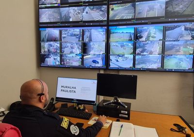 Sistema integrado do Governo do Estado conecta c&acirc;meras com leitores de placa ao banco de dados policial, agindo em tempo real contra crimes