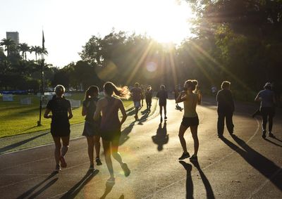 Evento esportivo gratuito oferece corrida e caminhada com kit exclusivo aos participantes; largada acontece na Pra&ccedil;a da Matriz &agrave;s 8h