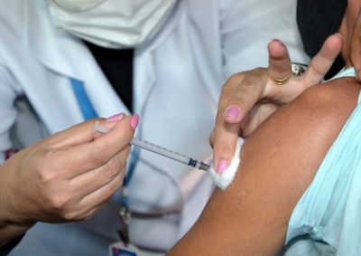 Atendimento ser&aacute; das 8h &agrave;s 12h para imuniza&ccedil;&atilde;o contra a Influenza e atualiza&ccedil;&atilde;o da carteirinha. Cidade busca elevar ades&atilde;o, especialmente entre crian&ccedil;as