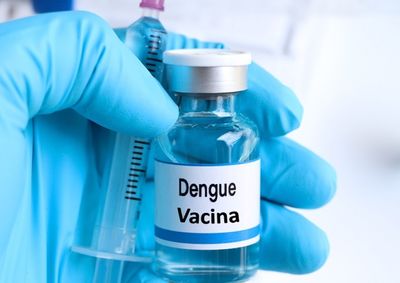 O esquema vacinal completo exige a aplica&ccedil;&atilde;o de duas doses, respeitando o intervalo de tr&ecirc;s meses entre elas