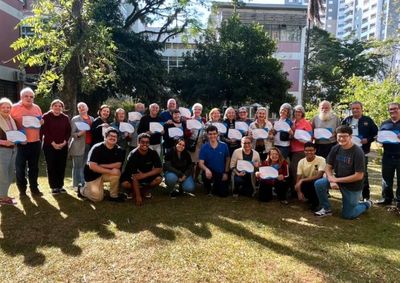 Com 30 vagas presenciais, iniciativa gratuita ensina no&ccedil;&otilde;es b&aacute;sicas de computadores, internet e seguran&ccedil;a digital para pessoas com 60 anos ou mais