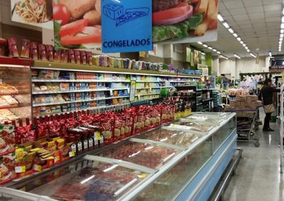 Levantamento feito em seis estabelecimentos revela grandes diferen&ccedil;as em alimentos, limpeza e higiene; cesta de compras pode custar 15,8% a mais