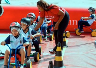Iniciativa da Fundaci&oacute;n MAPFRE leva mini cidade cenogr&aacute;fica e atividades l&uacute;dicas para alunos da EMEB Arthur Natalino Deriggi entre os dias 24 e 28