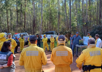 Procedimento preventivo visa reduzir material combust&iacute;vel e evitar inc&ecirc;ndios florestais; campus S&atilde;o Carlos e Embrapa recebem a a&ccedil;&atilde;o integrada