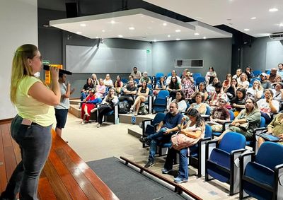 Reuni&atilde;o no Pa&ccedil;o Municipal iniciou os debates para a cria&ccedil;&atilde;o de comiss&atilde;o que vai contextualizar diretrizes educacionais &agrave; realidade local da cidade