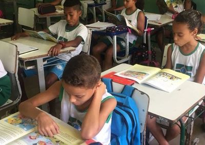 Encontros presenciais abrem espa&ccedil;o para a comunidade debater metas, desafios e prioridades que v&atilde;o estruturar o novo Plano Municipal de Educa&ccedil;&atilde;o