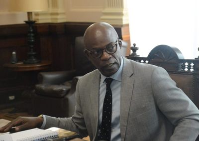 Audit&oacute;rio do Pa&ccedil;o Municipal recebe capacita&ccedil;&atilde;o ministrada por Robson Silva Ferreira em tr&ecirc;s hor&aacute;rios para debater diversidade e combate ao racismo
