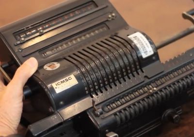 Trabalho recupera equipamentos que ajudam a contar a evolu&ccedil;&atilde;o das tecnologias de c&aacute;lculo at&eacute; chegar aos computadores