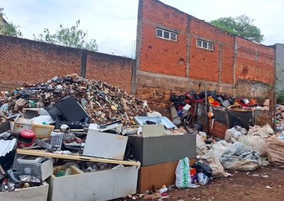 A&ccedil;&atilde;o conjunta do GGIM, Pol&iacute;cia Militar e Prefeitura fiscalizou estabelecimentos nesta quarta-feira (9) em busca de furtos e focos de dengue