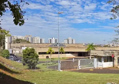Acompanhado pelo ministro da Educa&ccedil;&atilde;o, compromisso neste s&aacute;bado (5) vistoria antigo pr&eacute;dio industrial adquirido para abrigar o campus definitivo