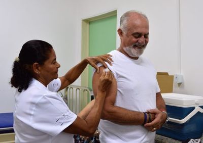Imuniza&ccedil;&atilde;o visa proteger contra pneumonia e meningite em UBSs e USFs; meta da Secretaria de Sa&uacute;de &eacute; alcan&ccedil;ar 90% do p&uacute;blico estimado na cidade